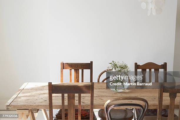 de comedor vacío - furniture wood fotografías e imágenes de stock