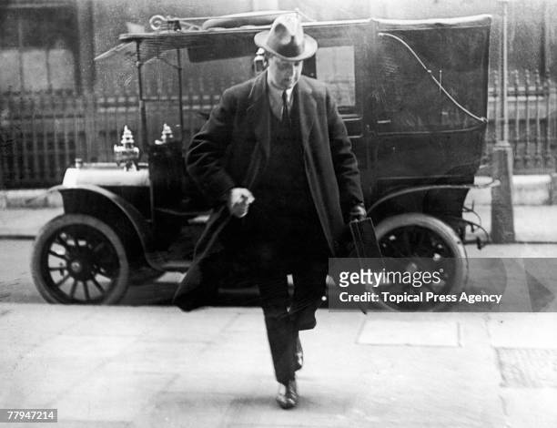 Irish Republican leader and Chairman of the Provisional Government of Southern Ireland Michael Collins arrives at the Colonial Office, London, March...