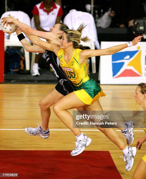 Adine Wilson of New Zealand contests with Julie Pendergast of Australia during the 2007 Netball World Championship Final between New Zealand and...