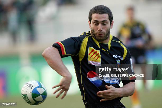 Perpignan's Argentinian winger Federico Martin Aramburu passes the ball during their Euro Cup rugby match against Treviso at "Stadio Comunale di...