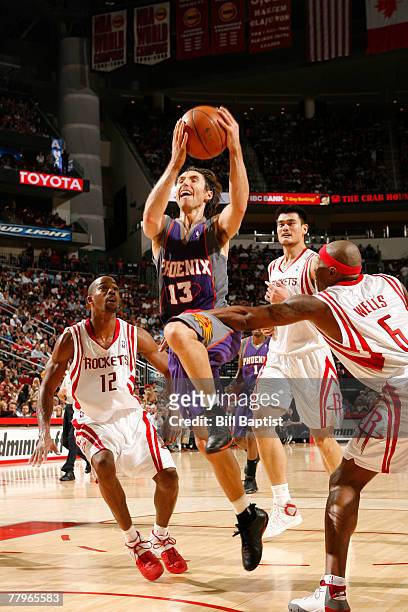 Steve Nash of the Phoenix Suns shoots the ball over Bonzi Wells of the Houston Rockets on November 17, 2007 at the Toyota Center in Houston, Texas....