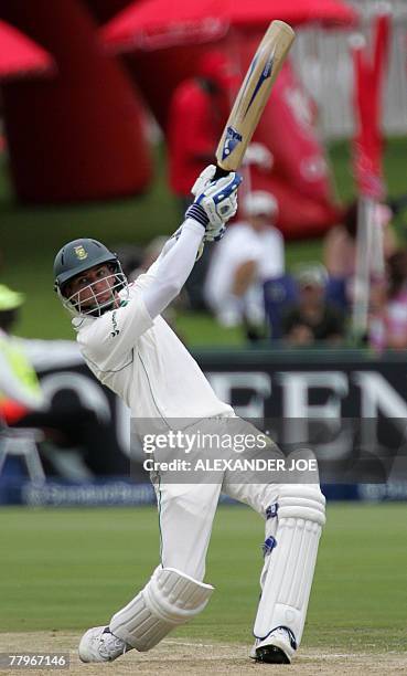 South Africa batsman Dale Steyn slams a 4 at Super Sports Park in Centurion, 18 November 2007 during the 3rd day of the 2nd Cricket Test between...