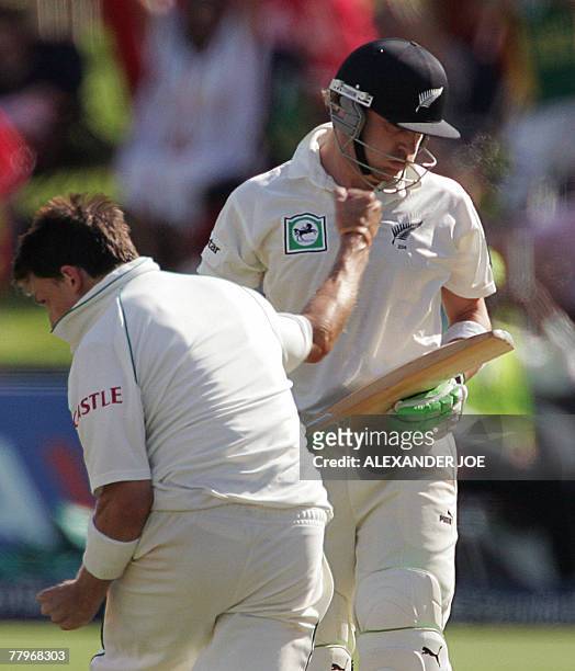 South African bowler Dale Steyn celebrates taking his 5th New Zealand wicket after dismissing batsman Brendon McCullum,18 November 2007 at Super...