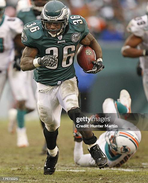 Running back Brian Westbrook of the Philadelphia Eagles carries the ball during a game against the Miami Dolphins at Lincoln Financial Field November...