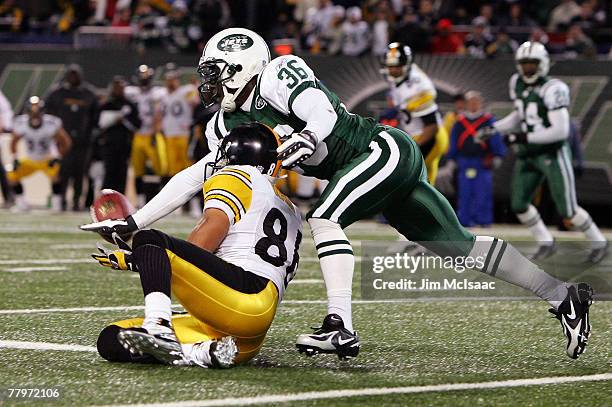 David Barrett of the New York Jets breaks up a pass in the fourth quarter intended for Hines Ward of the Pittsburgh Steelers at Giants Stadium...