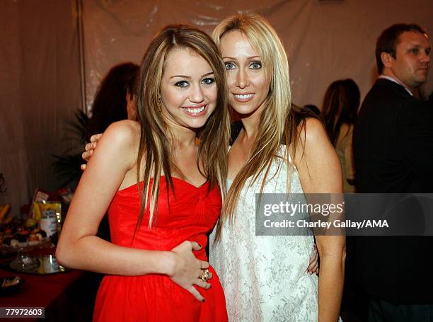 Singer/actress Miley Cyrus and her mother Leticia "Tish" Cyrus pose in the Gold Lounge at the 2007 American Music Awards held at the Nokia Theatre...
