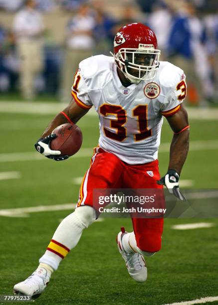 Running back Priest Holmes of the Kansas City Chiefs runs down field in a game against the Indianapolis Colts at the RCA Dome on November 18, 2007 in...