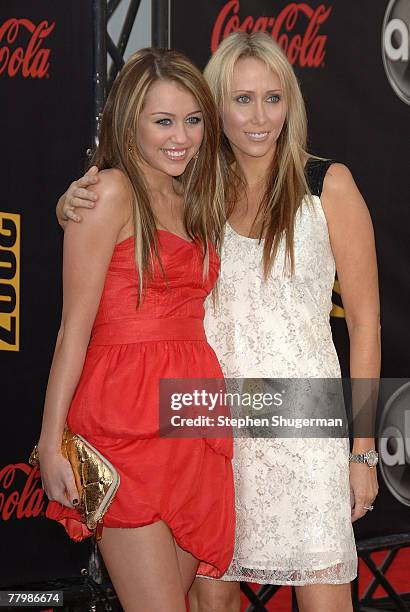 Singer/actress Miley Cyrus and mother Leticia "Tish" Cyrus arrive at the 2007 American Music Awards held at the Nokia Theatre L.A. LIVE on November...