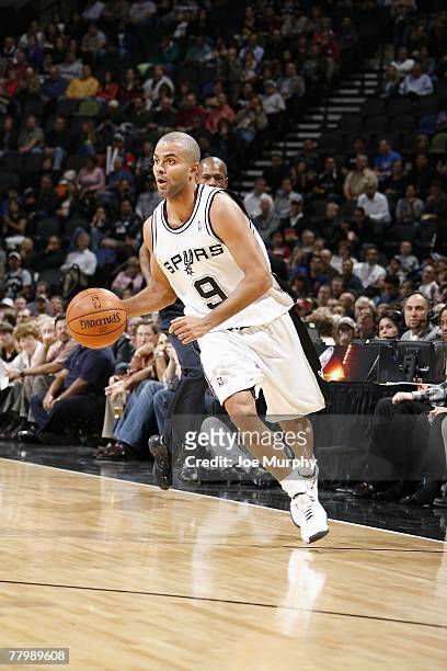 Tony Parker of the San Antonio Spurs moves the ball against the Miami Heat during the game on November 7, 2007 at the AT&T Center in San Antonio,...