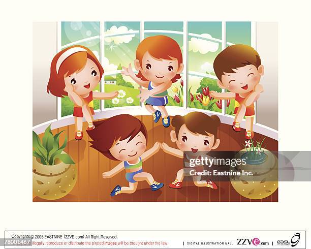 High Angle View Of Two Boys And Three Girls Dancing, Foto de stock