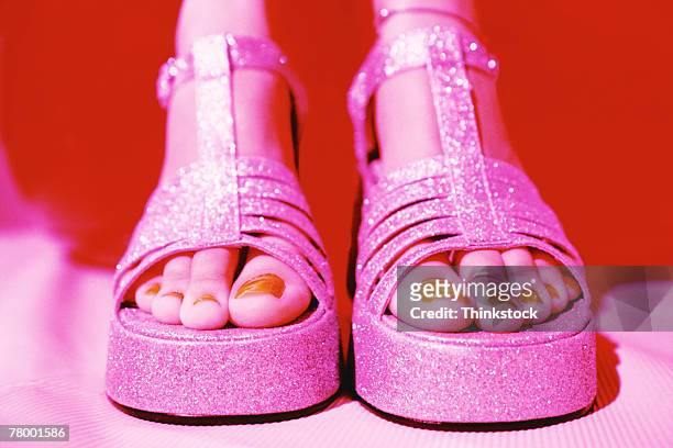 feet of woman wearing glittery platform sandals - platform shoe stock pictures, royalty-free photos & images