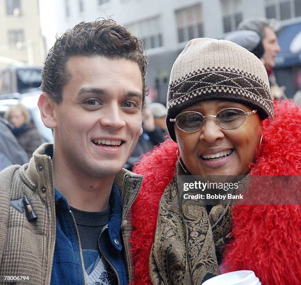 Michael Longoria of "Jersey Boys" and Darlene Love of "Hairspray" join the Broadway stagehands of Local 1 on strike November 17, 2007 in the Theater...