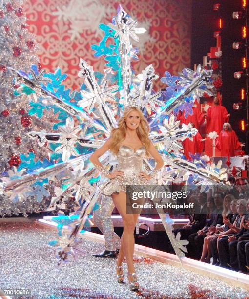 Model Heidi Klum at the 12th Annual Victorias Secret Fashion Show at The Kodak Theatre on November 15, 2007 in Hollywood, California.