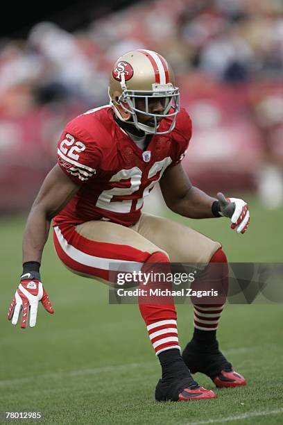 Nate Clements of the San Francisco 49ers defends during the NFL game against the St. Louis Rams at Monster Park on November 18, 2007 in San...