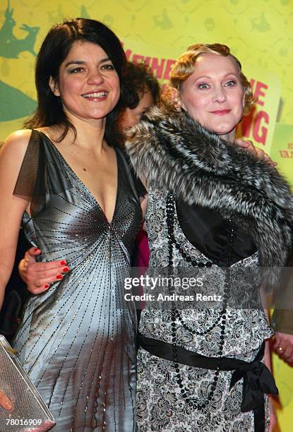 Jasmin Tabatabai and Rosa Enskat attend the 'Meine Schoene Bescherung' premiere at the Zoo Palast cinema on November 20, 2007 in Berlin, Germany.