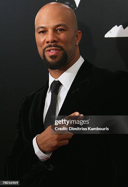 Common arrives at the "American Gangster" New York City Premiere at The Apollo Theater on October 19, 2007 in New York City