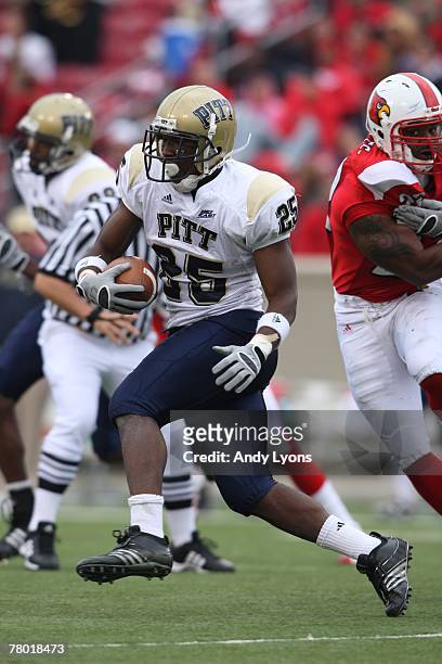 LeSean McCoy of the Pittsburgh Panthers carries the ball during the game against the Louisville Cardinals at Papa John?s Cardinal Stadium on October...