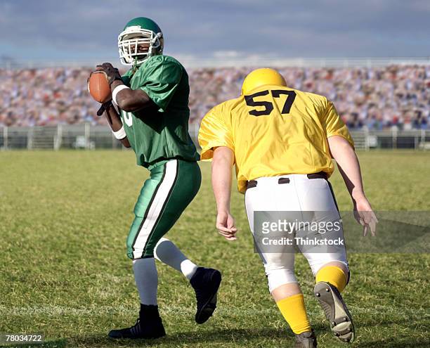 football game - quarterback imagens e fotografias de stock