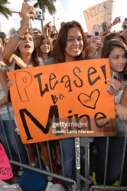 Fans attend the Jonas Brothers concert at the Verizon wireless store on November 20, 2007 in Boca Raton, Florida.