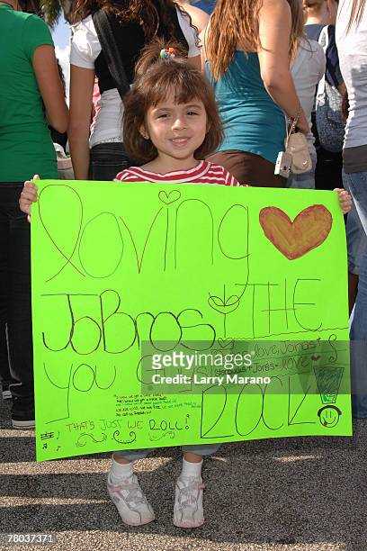 Fans attend the Jonas Brothers concert at the Verizon wireless store on November 20, 2007 in Boca Raton, Florida.