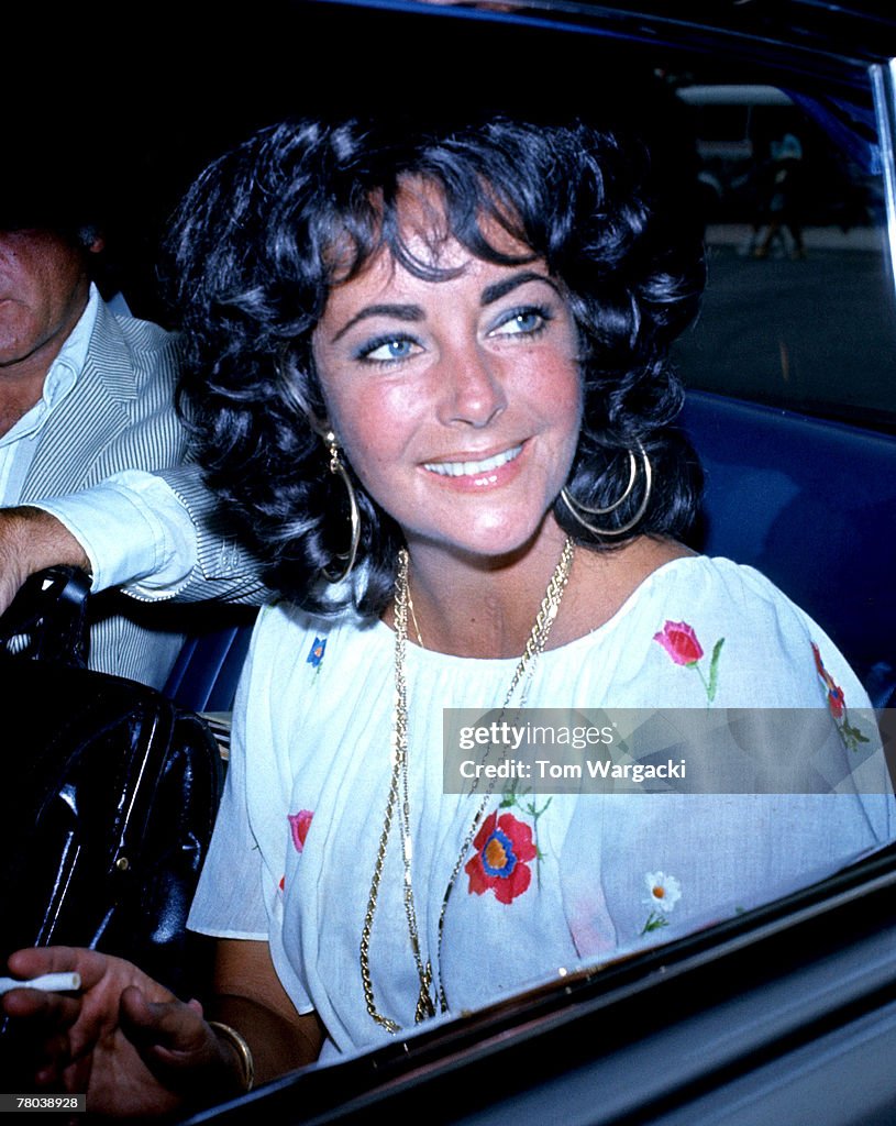 Elizabeth Taylor Sighting at Heathrow Airport - 1971