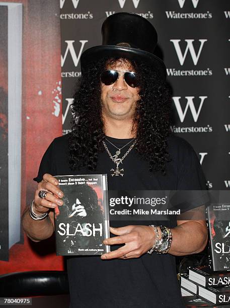 Slash 2007 40 Slash Autobiography Book Signing Stock Photos, High-Res Pictures ...