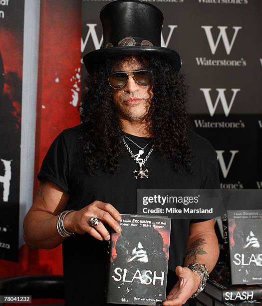 Slash 2007 40 Slash Autobiography Book Signing Stock Photos, High-Res Pictures ...