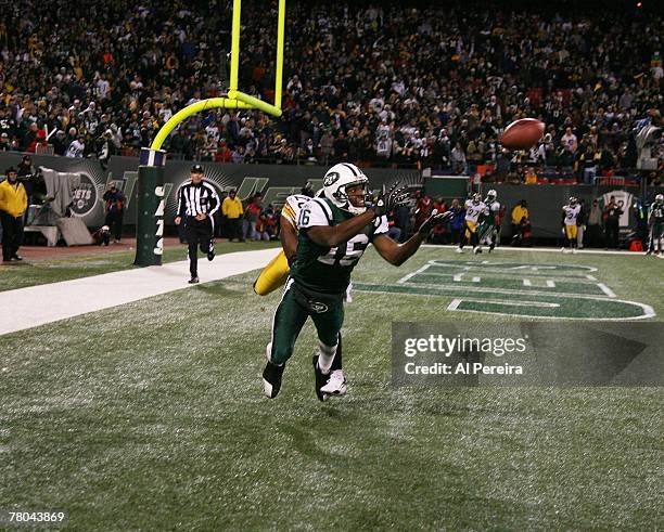 Wide Receiver Brad Smith of the New York Jets stretches for the ball against the Pittsburgh Steelers at Giants Stadium, The Meadowlands, East...