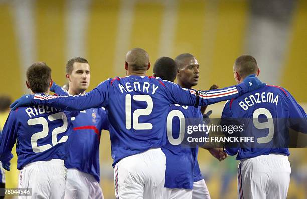 French forward Sidney Govou is congratuled by teammate after scoring, 21 November 2007 in Kiev, during the Euro 2008 qualifier football match Ukraine...