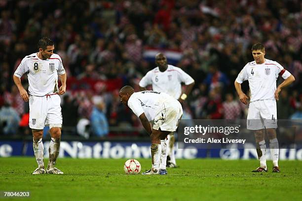 Jermain Defoe of England looks dejected with Frank Lampard and Steven Gerrard during the Euro 2008 Group E qualifying match between England and...