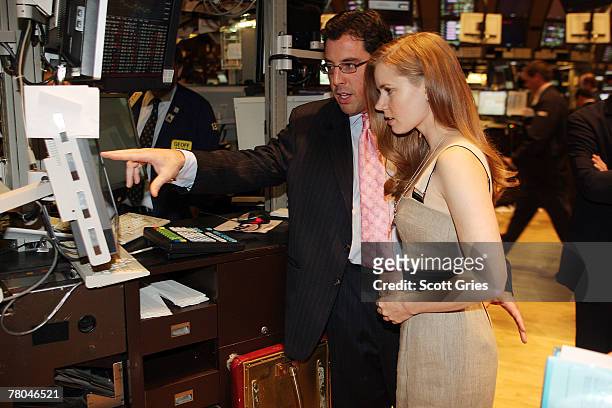 Actress Amy Adams speaks to a trader on the floor of the New York Stock Exchange prior to ringing the closing bell on November 21, 2007 in New York...