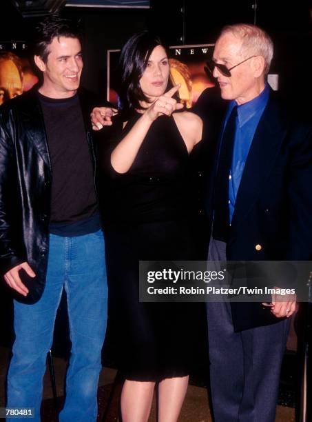 Dermot Mulroney, Linda Fiorentino, and Paul Newman attend the premiere of "Where The Money Is" on April 4, 2000 in New York City.