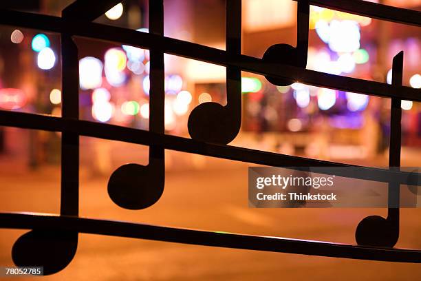 musical notes on window on beale street, memphis - memphis tennessee stockfoto's en -beelden
