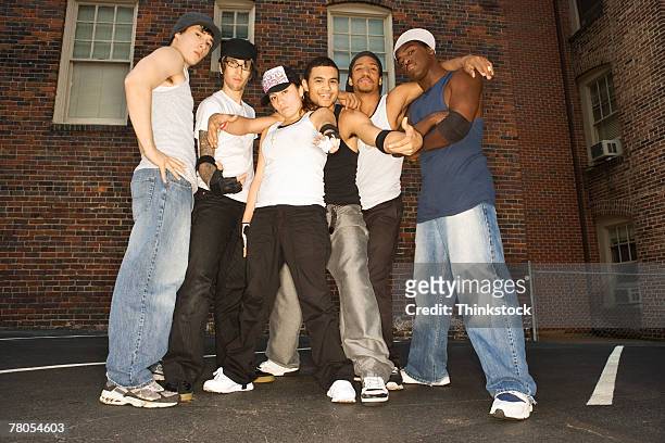 hip-hop dance troupe - crew foto e immagini stock