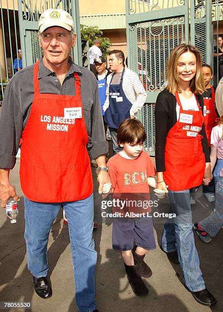 Actor Harrison Ford and actress Calista Flockhart with son Liam participate in serving Thanksgiving dinner to the Skid Row homeless at the Los...