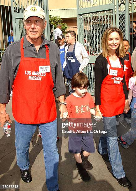 Actor Harrison Ford and actress Calista Flockhart with son Liam participate in serving Thanksgiving dinner to the Skid Row homeless at the Los...