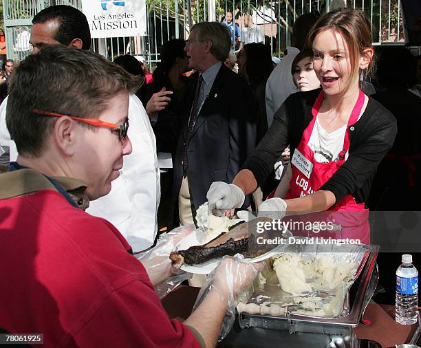 Actress Calista Flockhart serves food at the Los Angeles Mission and Anne Douglas Center's Thanksgiving Meal for the Homeless on November 21, 2007 in...