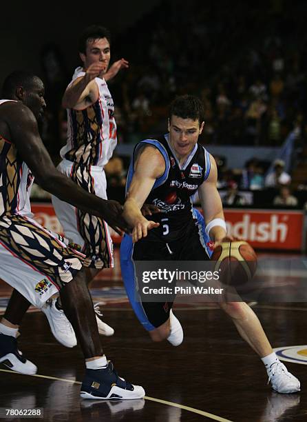 Kirk Penney of the New Zealand Breakers in action during the round 10 NBL match between the New Zealand Breakers and the Cairns Taipans at the North...