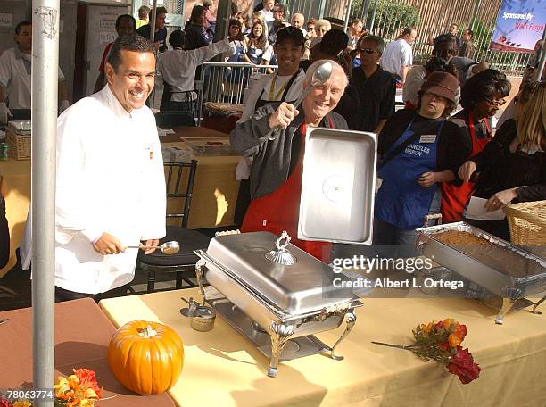 Los Angeles Mayor Antonio Villaragiosa and actor Kirk Douglas participate in serving Thanksgiving dinner to the Skid Row homeless hosted by Kirk...