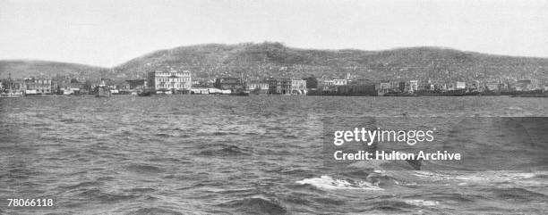 The European Quarter of Smyrna on the Turkish coast, with Mount Pagos in the background, September 1922. Original Publication : L'Illustration - pub....