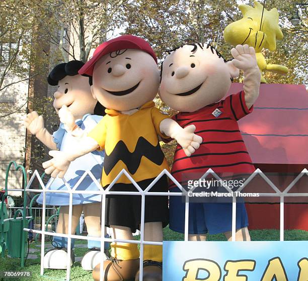 Comic characters Charlie Brown, Lucy and Linus at the 2007 Macy Thanksgiving Parade on November 22 2007 in New York City, New York.