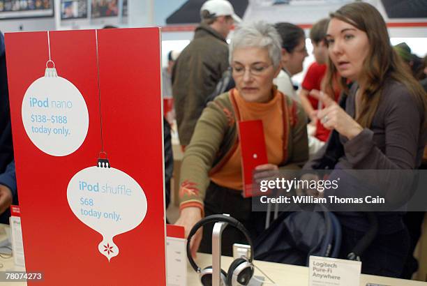 Sara Hunt , of Philadelphia, Pennsylvania, and her mother-in-law Jane Hunt of Etowah, North Carolina look at an iPod in the Apple store at King of...