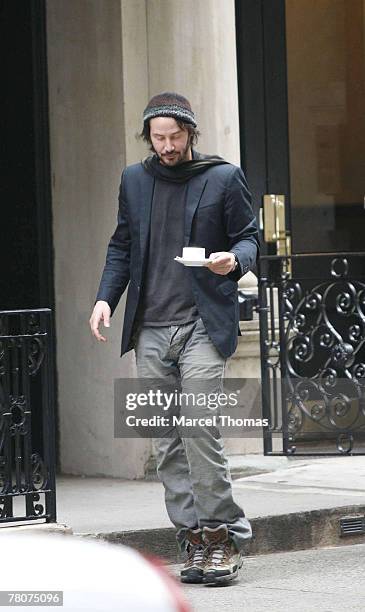 19 Keanu Reeves Sighting In New York City October 23 2006 Stock Photos 19-keanu-reeves-sighting-in-new-york-city-october-23-2006-stock-photos