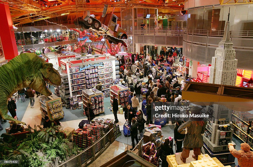 Shoppers crowd Toys