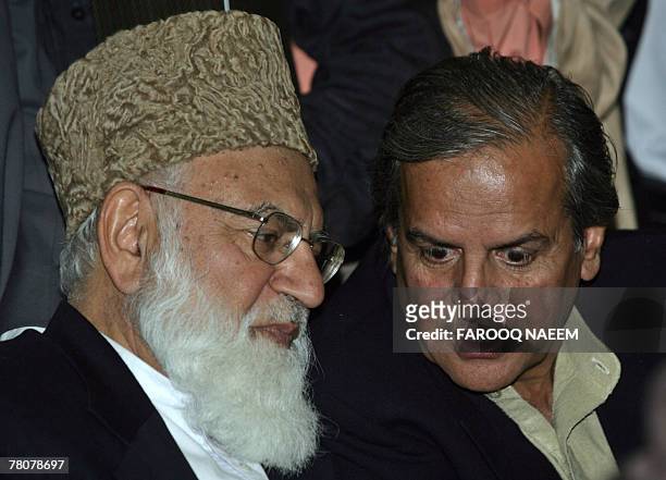 Leaders of All Parties Democratic Movement Alliance Qazi Hussain Ahmed talks with Javed Hashmi after an APDMA meeting in Islamabad, 24 November 2007....