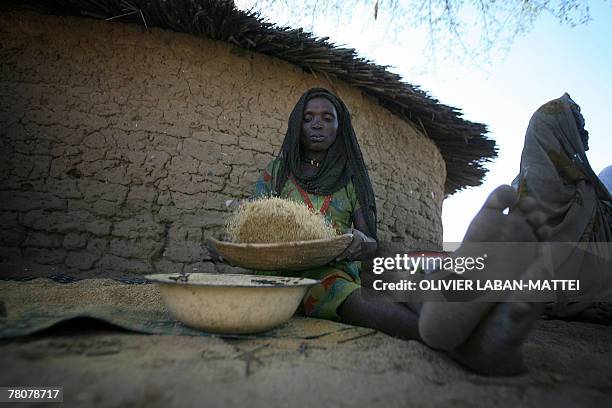 Chadian villager sieves millet in her village of Dankouche, 20 November 2007, 5 km from the Sudanese refugees camp run by the NGO 'Eastern Chad' in...