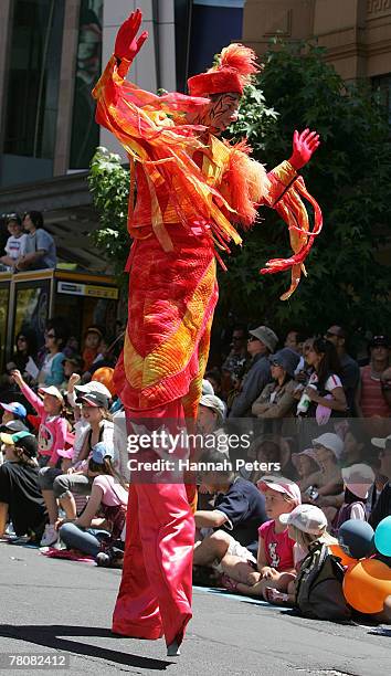 Performer entertains the crowd at the Farmers Santa Parade on November 25, 2007 in Auckland, New Zealand. Each year over a quarter of a million...