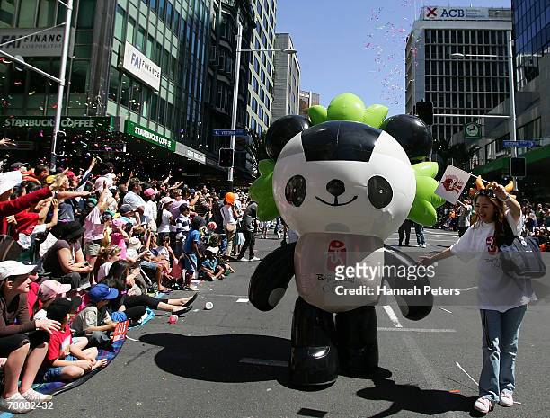 The mascot for the Beijing 2008 Olympic Games entertains the crowd at the Farmers Santa Parade on November 25, 2007 in Auckland, New Zealand. Each...