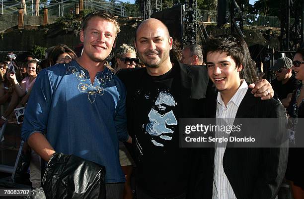 Television personality David Hoflin and Actor Steve Bastoni attend the 2007 Australian Idol grand final at the Sydney Opera House on November 25,...