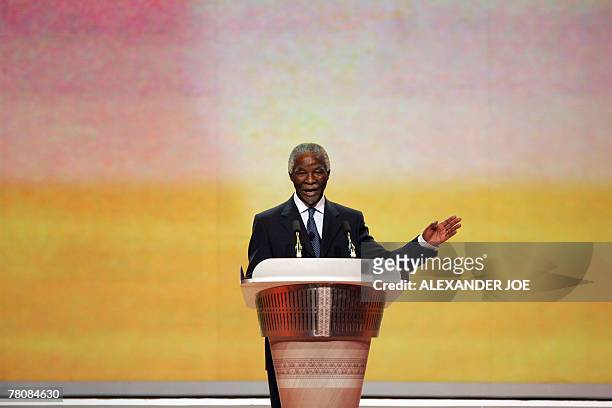 South African President Thabo Mbeki gives a speech at the beginning of the FIFA 2010 football World Cup qualifying draws ceremony 25 November 2007 in...